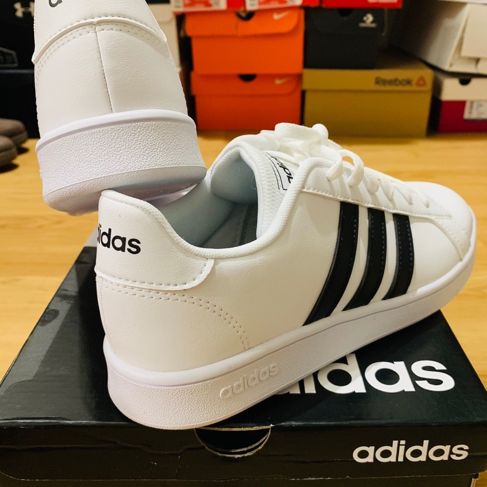 Adidas (W) - Picture 2 of 3